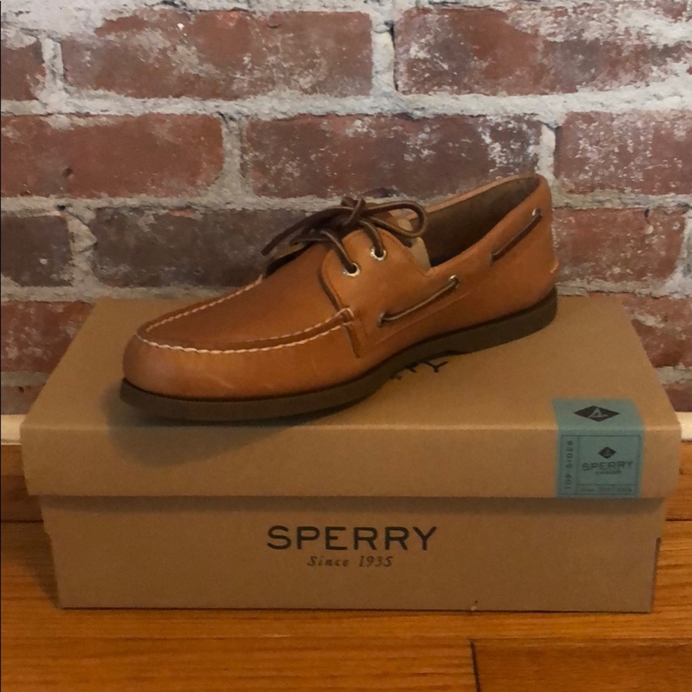 NWT Men’s Authentic Original Leather Boat Shoe